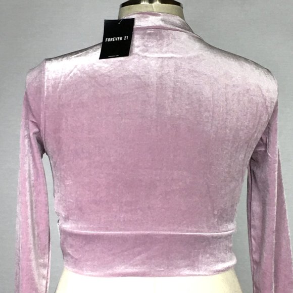 🌺3/$15🌺NWT For21 Lavender Stretch Velvet Crop - Picture 4 of 5